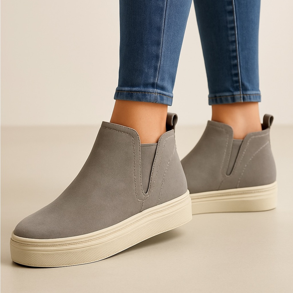 Dolce Vita Tate Shoes Sneakers High Platform Slip On Gray Suede Womens
Size 8.5
